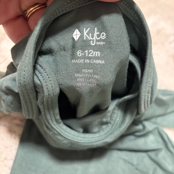 NEW KYTE long sleeve bodysuit - Picture 2 of 2